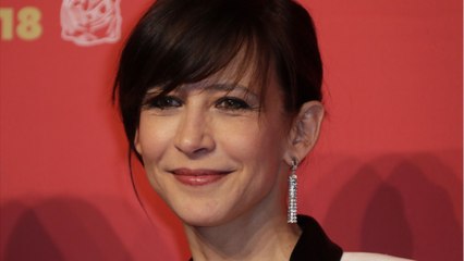 FEMME ACTUELLE - Sophie Marceau en deuil : quatre ans après la mort de sa mère, son père est décédé