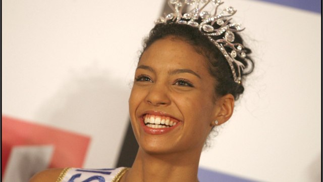 FEMME ACTUELLE - Chloé Mortaud s'est mariée à son chéri Dean... entourée d'anciennes Miss France
