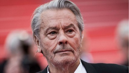 FEMME ACTUELLE - Alain Delon, amoureux à 85 ans : il se confie sur Hiromi, sa nouvelle compagne