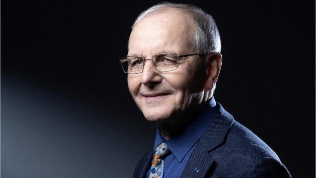 FEMME ACTUELLE - “Je ne serais bientôt plus” : le généticien Axel Kahn, malade du cancer, fait ses adieux dans un dernier message poignant