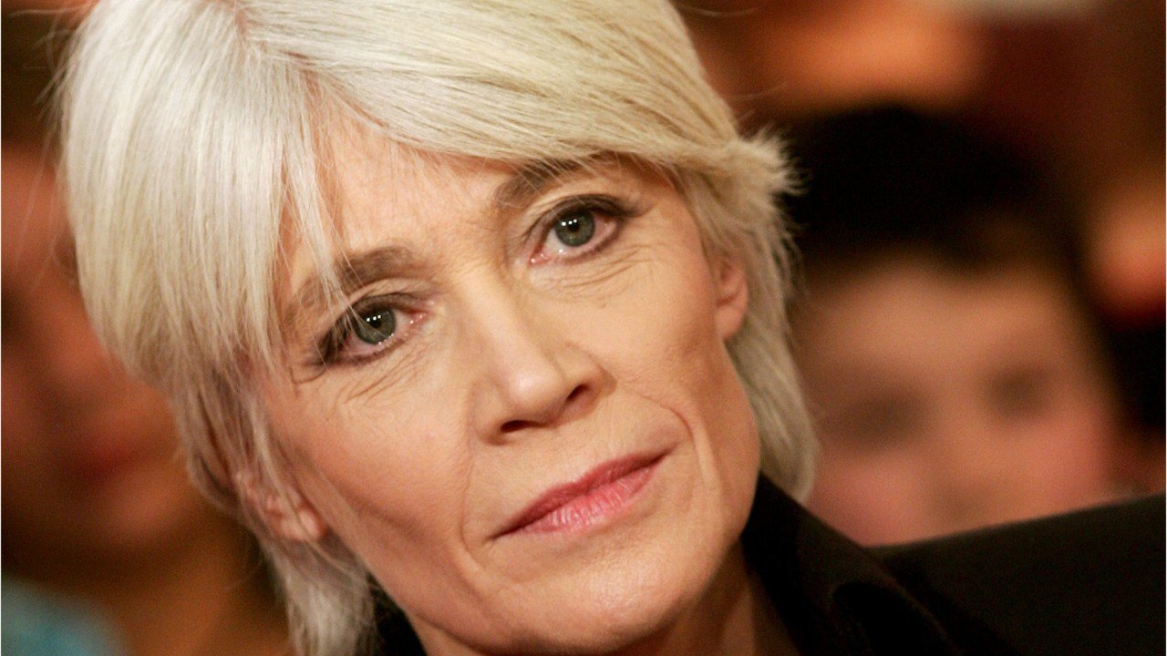 FEMME ACTUELLE - INTERVIEW - Françoise Hardy :  “Jacques (Dutronc) ne veut pas que je souffre”