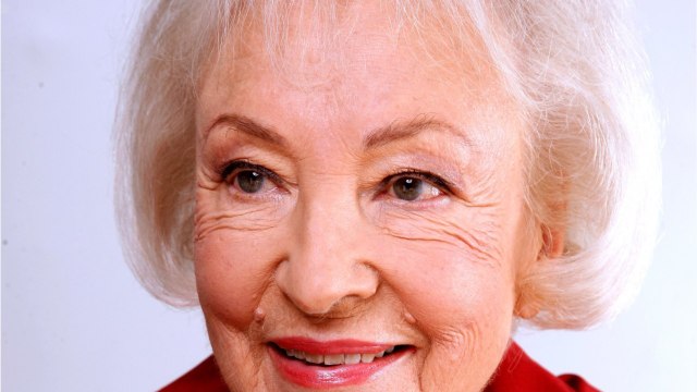 FEMME ACTUELLE - Obsèques de Jacqueline Caurat : Evelyne Dhéliat, Olivier Minne, Denise Fabre... ont dit au revoir à leur amie speakerine