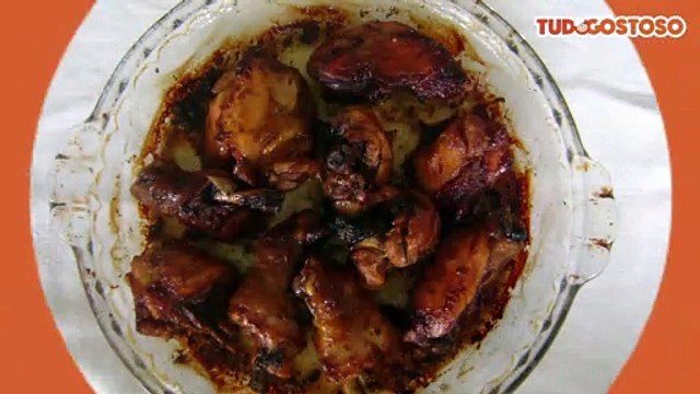 Coxas e sobrecoxas assadas no micro-ondas