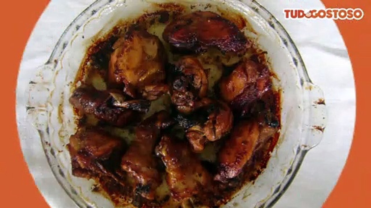 Coxas e sobrecoxas assadas no micro-ondas