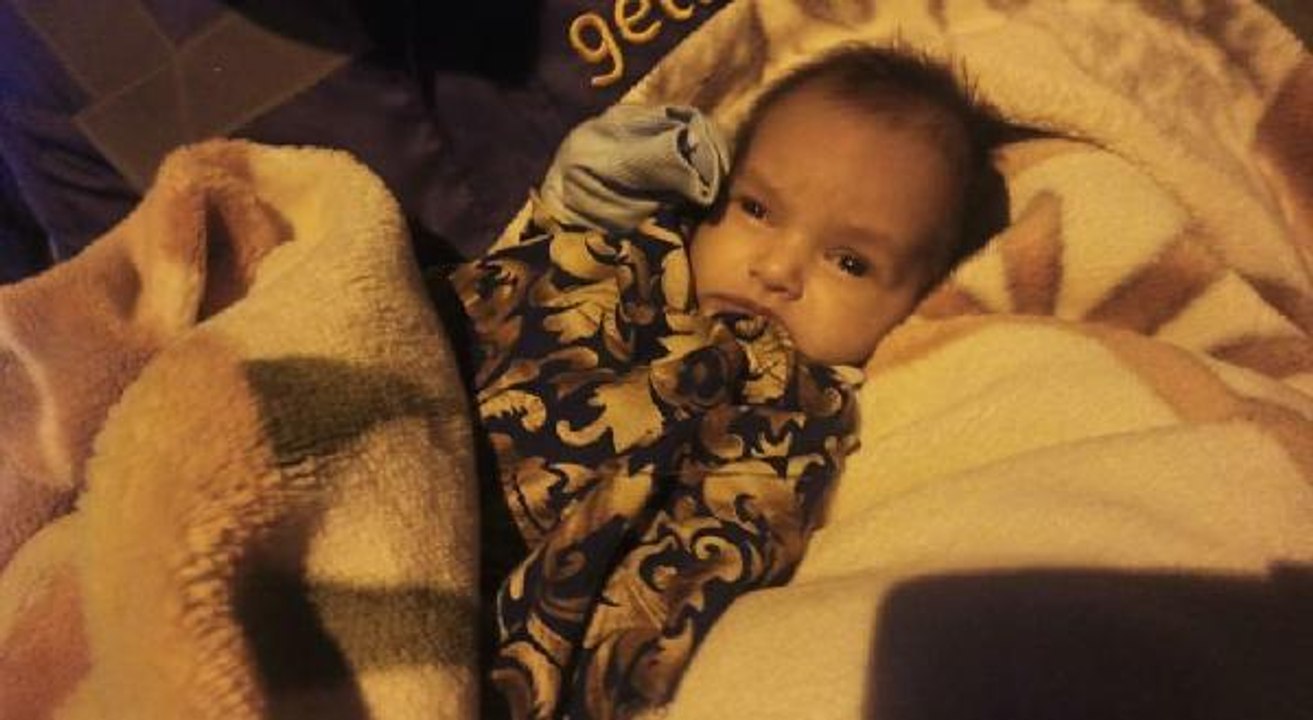 Çantaya koyulan 3 haftalık bebek, sokağa terk edildi