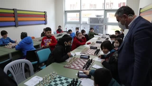 Çubuk'ta okullar arası satranç turnuvası başladı