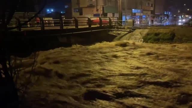 Uzunköprü'de dere taştı