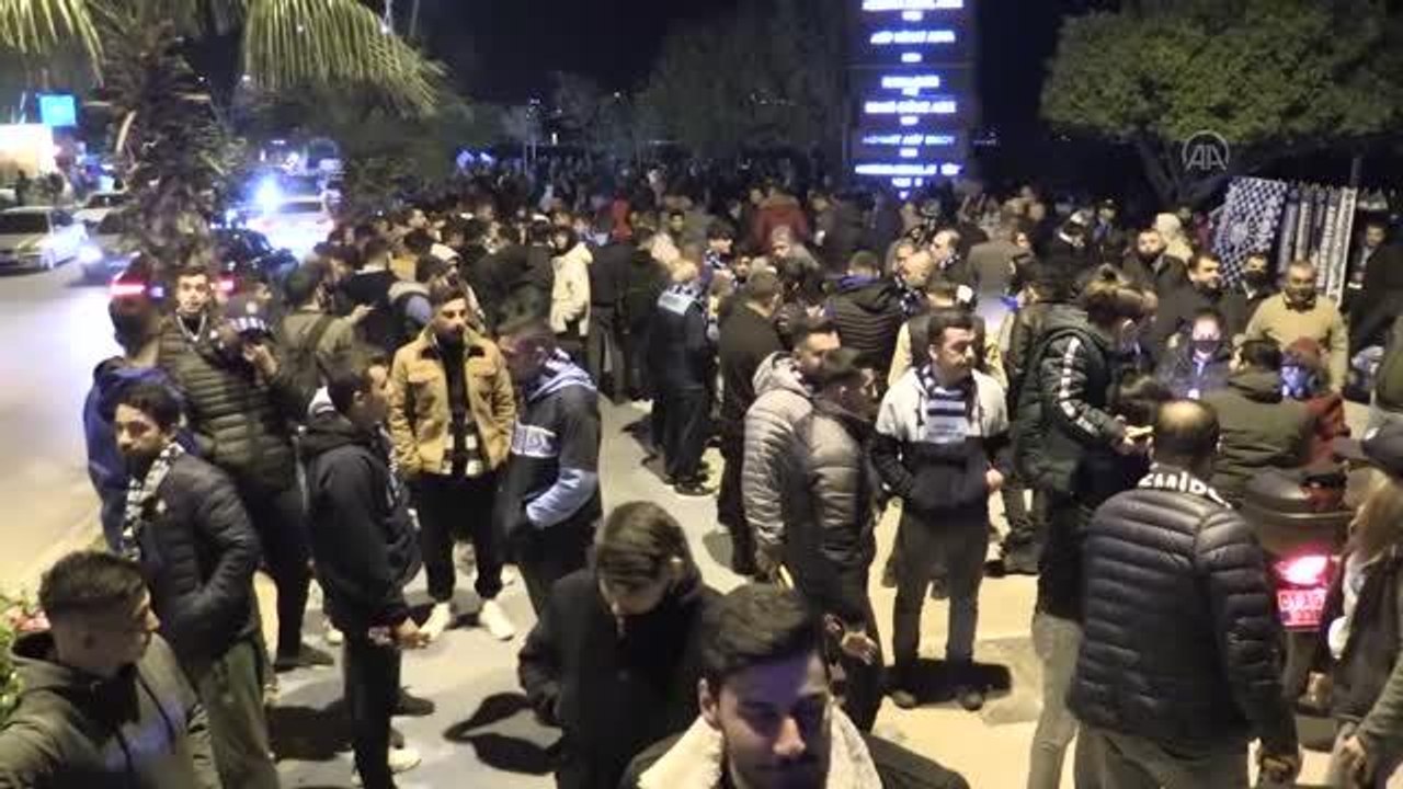 Adana Demirsporlu taraftarlar, kulübün 81. kuruluş yıl dönümünü kutladı