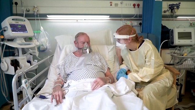 الحكومة البريطانية تؤكد عدم فرضها قيودا جديدة لوقف انتشار أوميكرون قبل نهاية العام