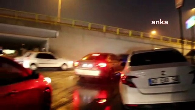 Konyalı yurttaşlar yıkım kararı alınan evleri için AKP İl Başkanlığı önünde kornalı eylem yaptı