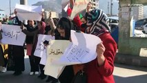 شاهد: عشرات النساء يتظاهرن ضد 