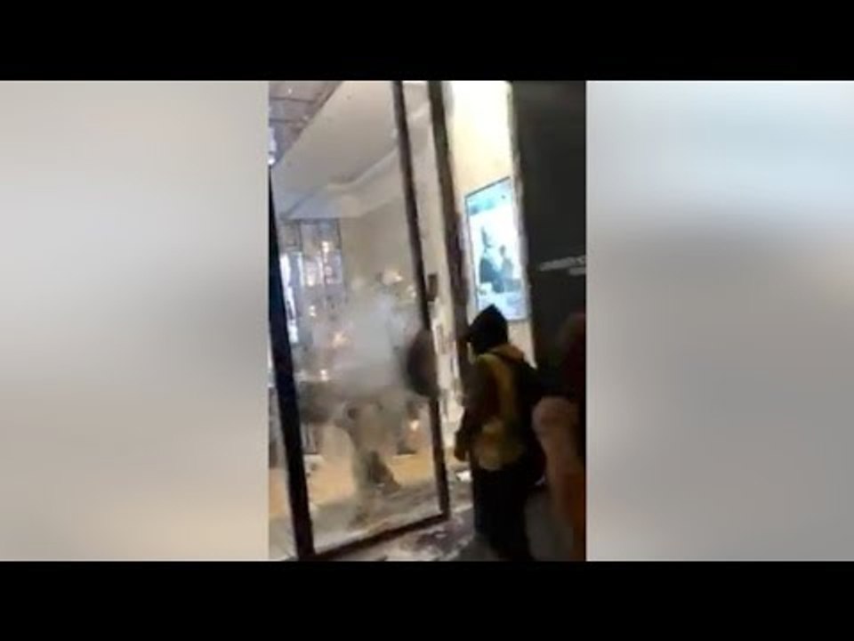 شغب ونهب وتخريب.. مشاهد من احتجاجات السترات الصفراء في باريس