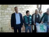 مسلم يشارك مصر الخير في توزيع بطاطين على أهالي المستجدة بسوهاج