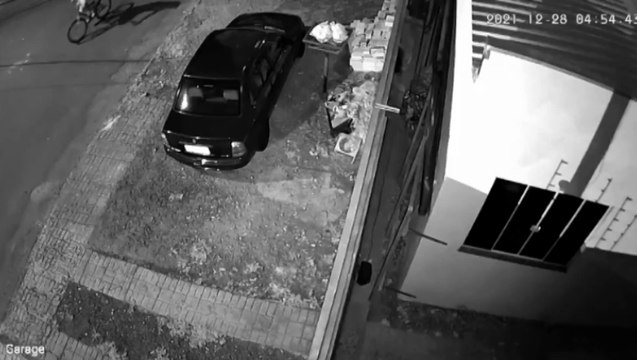 Homem furta narguilé e uma pulseira de ouro avaliadas em R$ 2 mil; veja o vídeo