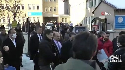 Öğrenciler kavga etti, veliler okul bastı!