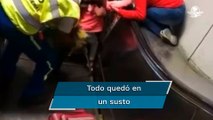 Se atora pie de niña en escalera eléctrica de Metro Jamaica
