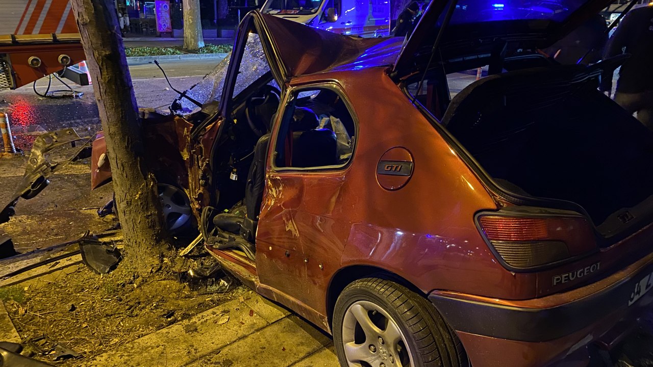 Kadıköy Bağdat Caddesinde feci kaza: 1 yaralı