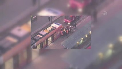 Fatih'te düşerek tramvayın altında sıkışan kişi yaralandı
