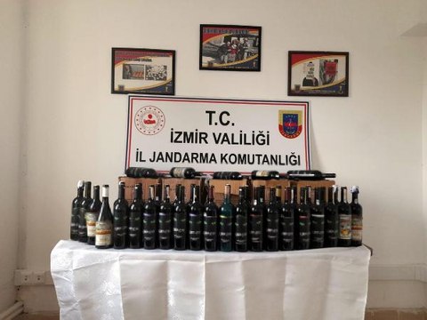 İzmir'de sahte 40 litre rakı ve 1750 litre şarap ele geçirildi