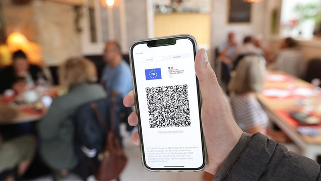 Une infirmière dénonce sa cheffe d’avoir un faux pass sanitaire, elle est licenciée