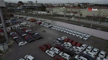 Zeytinburnu'nda bir otopark dolusu sıfır araç