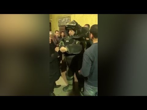 رجال المفرقعات أثناء تمشيط منزل إرهابي حادث الدرب الأحمر