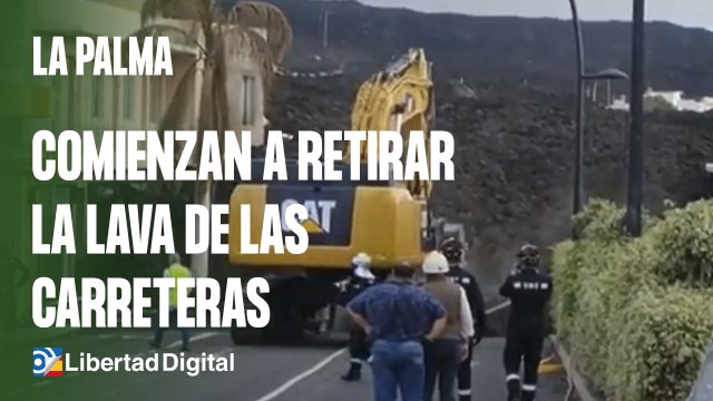 Las máquinas comienzan a retirar la lava sólida del volcán en La Palma