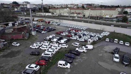 Zeytinburnu'nda bir otopark dolusu sıfır araç