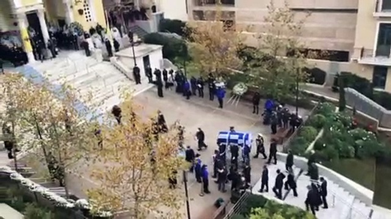 Το gossip-tv στο τελευταίο αντίο του Κάρολου Παπούλια (PHOTOS&VIDEOS)