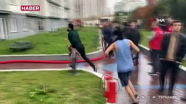 Esenyurt'ta 19 katlı binada yangın: Mahsur kalanlar var