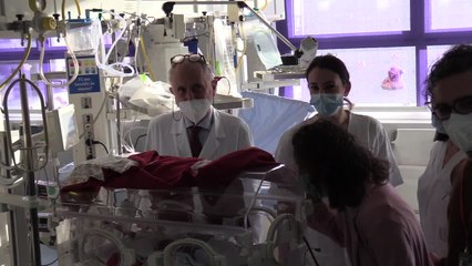 Infarto mentre la operano al cervello, salve lei e bimba