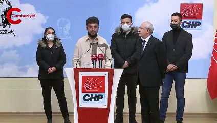 Télécharger la video: CHP lideri Kılıçdaroğlu KPSS mağdurlarıyla buluştu: 