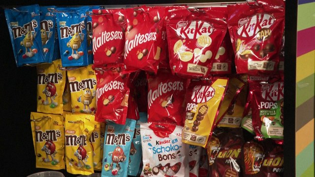 Interdiction de manger au cinéma: réactions de professionnels et spectateurs