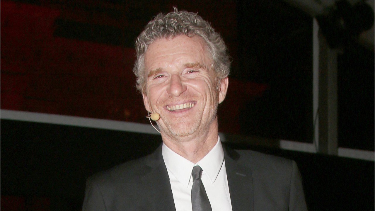 FEMME ACTUELLE - Denis Brogniart dévoile un cliché inédit de ses quatre enfants, et de sa mère !