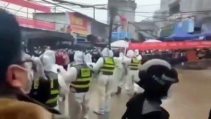 Akıllara durgunluk veren ceza! Karantina kurallarına uymayanları sokak ortasında...