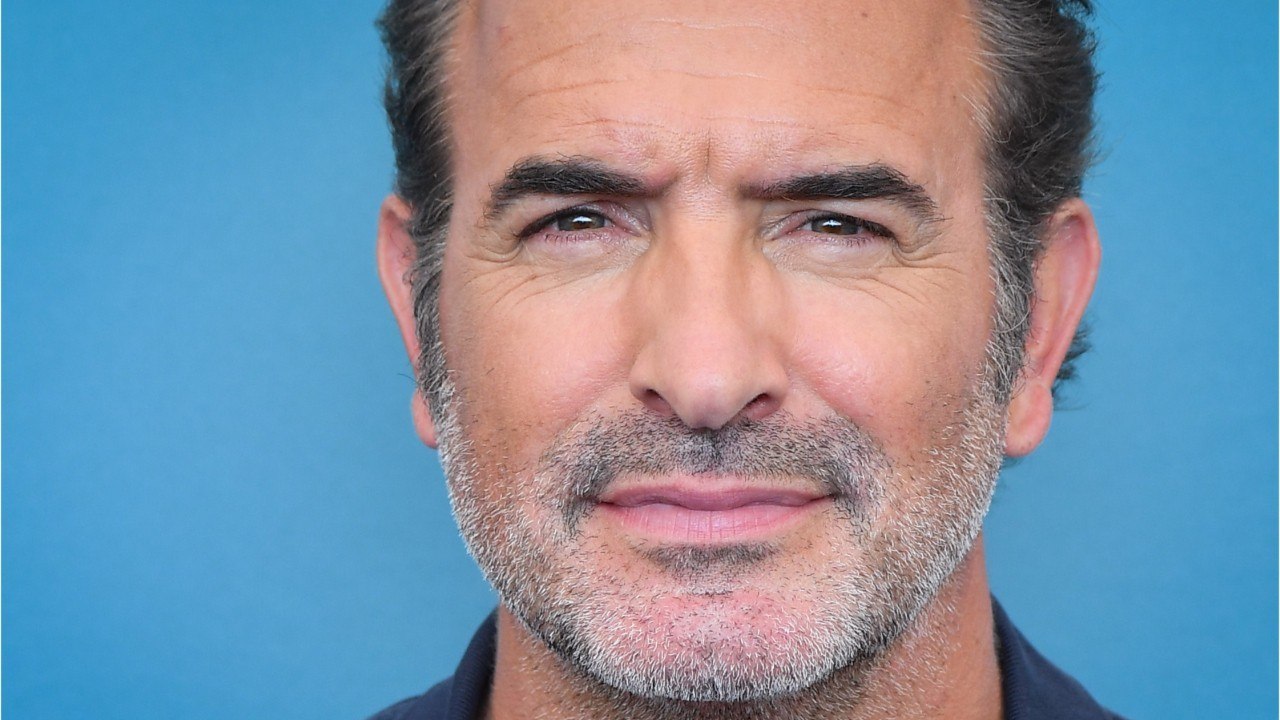 FEMME ACTUELLE - “J’ai vécu une réelle solitude" : Jean Dujardin se confie sur sa jeunesse compliquée
