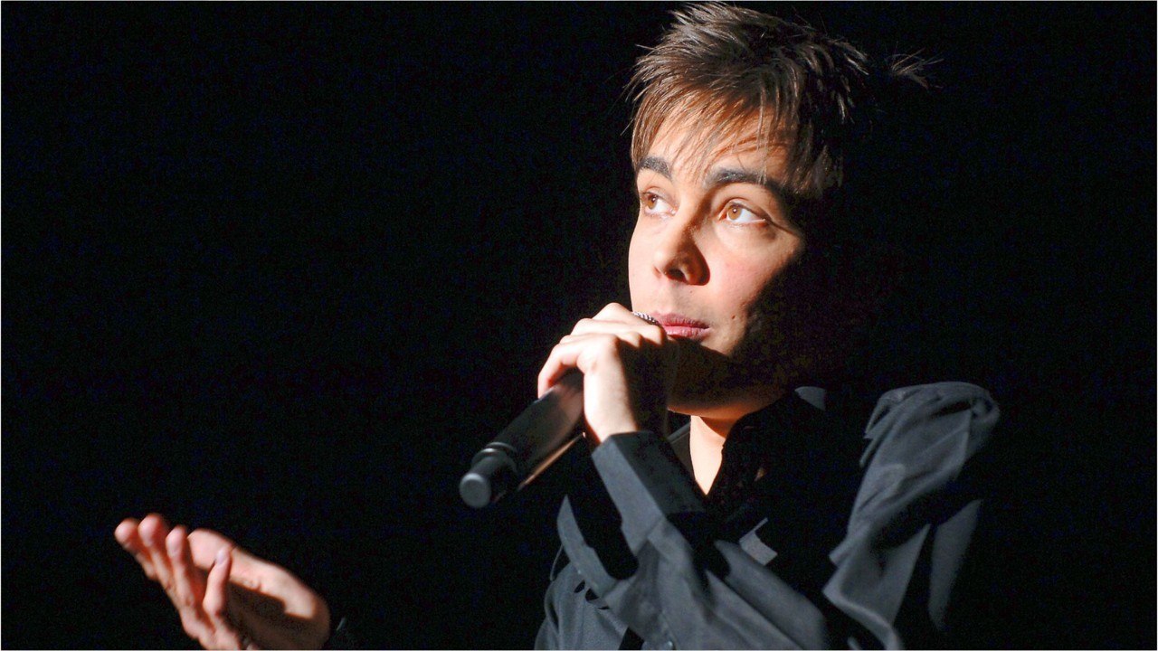 FEMME ACTUELLE - 20 ans de la "Star Academy" : les fans inconsolables lors des apparitions de Grégory Lemarchal