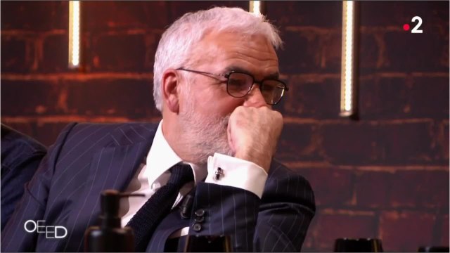 FEMME ACTUELLE - Julien Courbet viré à cause de Bernard Tapie ? Ses étranges révélations sur son départ de RMC