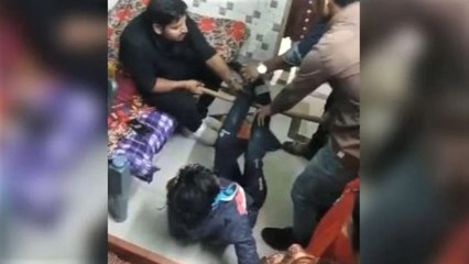 Télécharger la video: Politics stirred over thrashing Dalit minor in Amethi