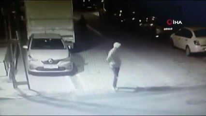 Çaldıkları aracın üzerine "İşte böyle çalarız" yazıp kaçan hırsızlar yakalandı