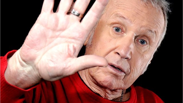 FEMME ACTUELLE - Mort d'Yves Rénier : ému, Jean-Luc Reichmann dévoile le projet qu'ils n'ont pas pu exécuter