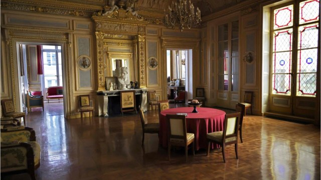 FEMME ACTUELLE - Dîners clandestins : un ancien ministre mis en cause