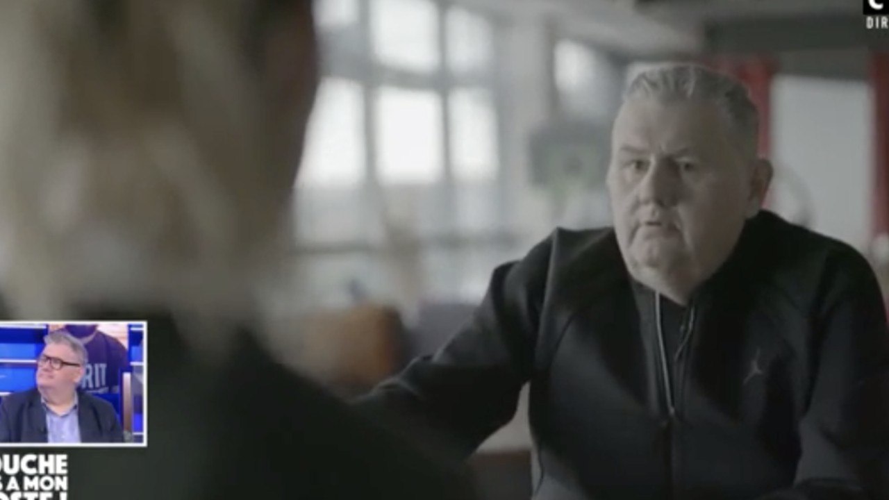 FEMME ACTUELLE - Pierre Menès : découvrez les images non-diffusées de son passage dans le documentaire de Marie Portolano, “Je ne suis pas une salope, je suis journaliste !”