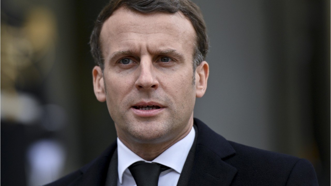 FEMME ACTUELLE - Emmanuel Macron contredit les...
