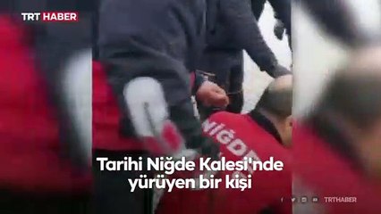 Kaleyi gezen kadın definecilerin üzerine düştü