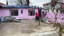 Son dakika... Selde evlerini su basan aileye devlet yardım elini uzattı