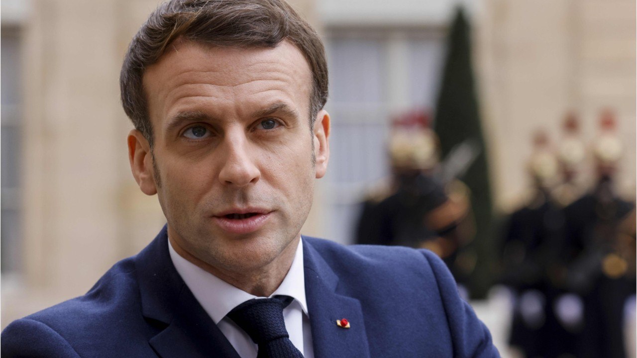 FEMME ACTUELLE - Ce jour où Bernard Tapie a voulu convaincre Emmanuel Macron de devenir maire de Marseille