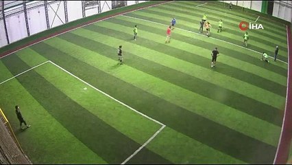 Bu nasıl spor yapmak? Halı sahayı boks ringine çevirdiler