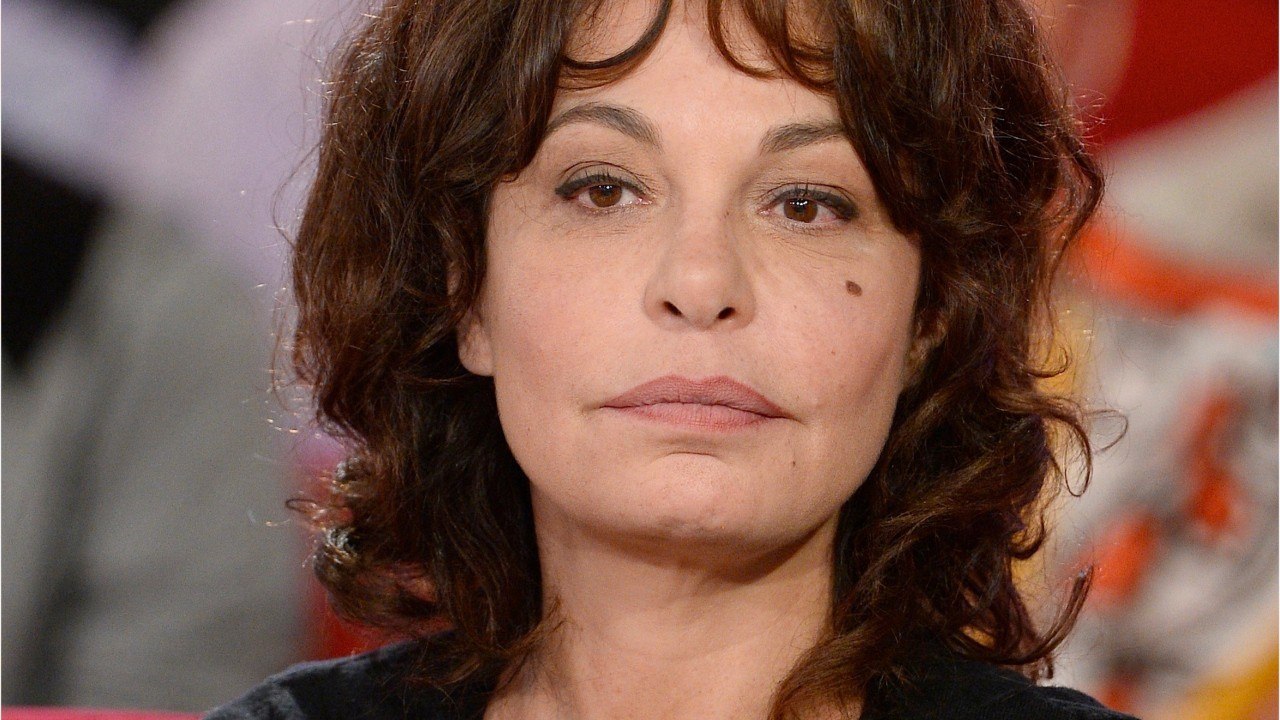 FEMME ACTUELLE - Isabelle Mergault s'en prend violemment à Line Renaud et choque l'équipe des Grosses Têtes