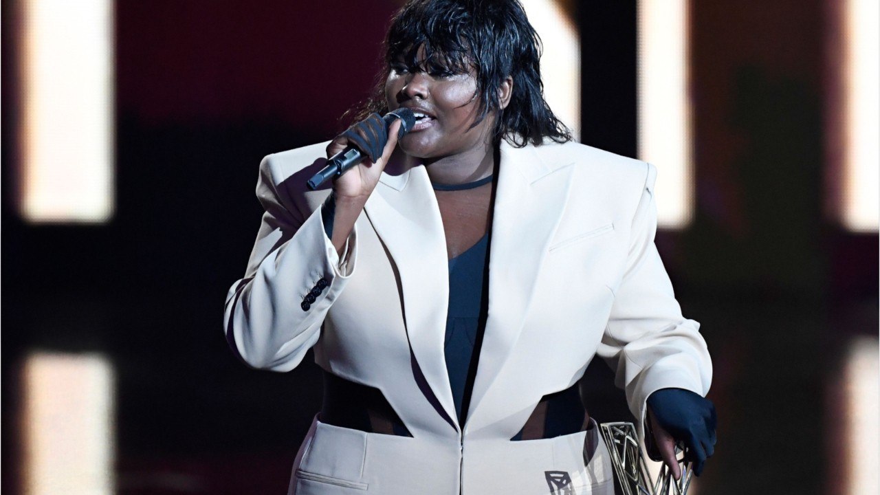 FEMME ACTUELLE - Yseult, victime de grossophobie après les Victoires de la Musique, elle révèle son poids avec fierté